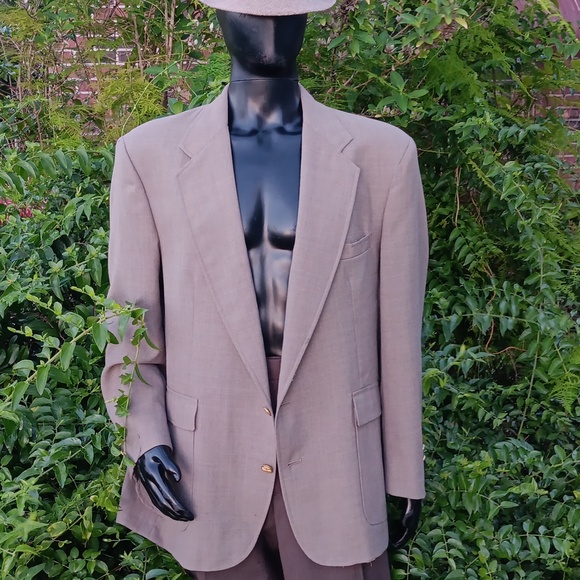 NEW ENGLAND COLLECTION MEN'S VINTAGE (2) BUTTON BLAZER W/GOLD BUTTON ACCENTS - Picture 4 of 15